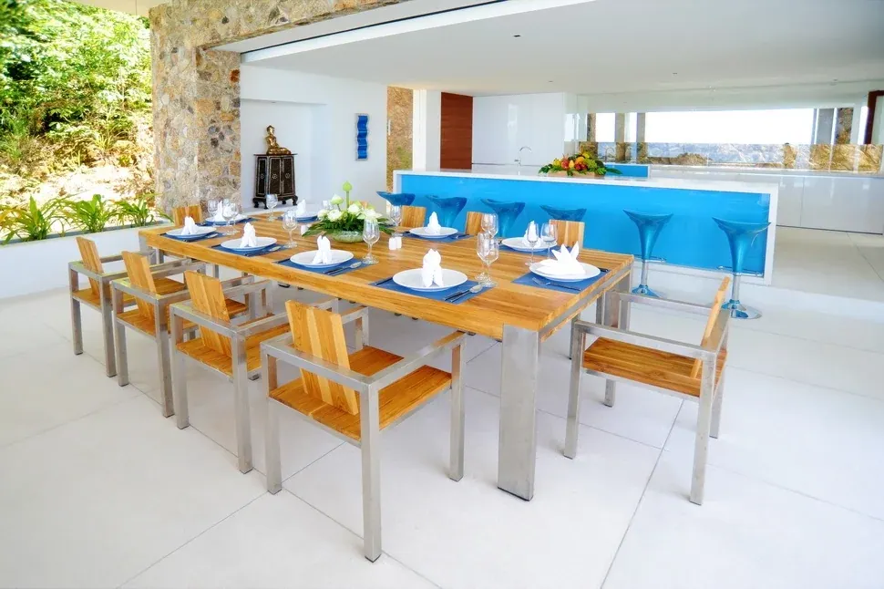 Blue View — Dining and kitchen