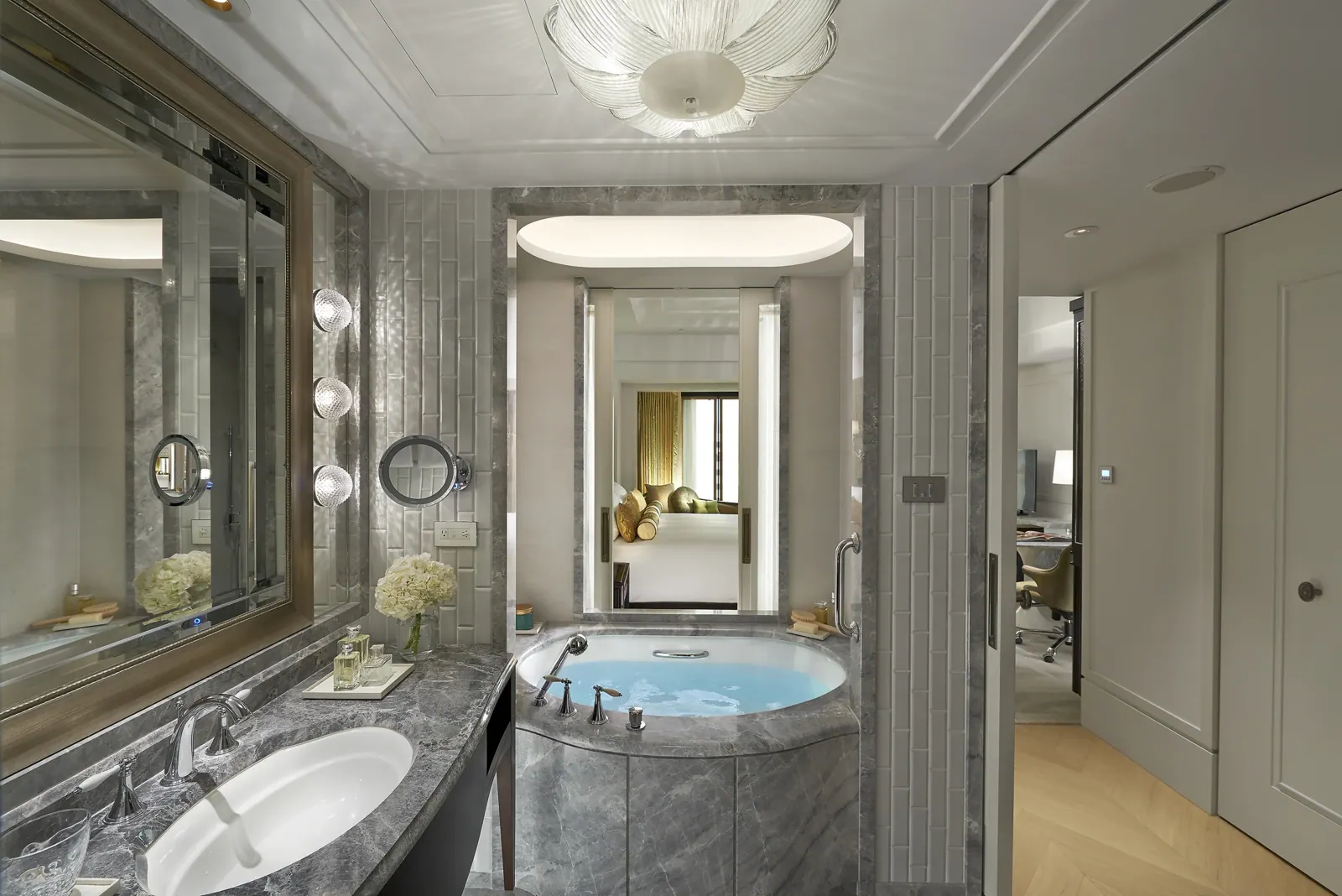 Mandarin Oriental Taipei — Guest bathroom