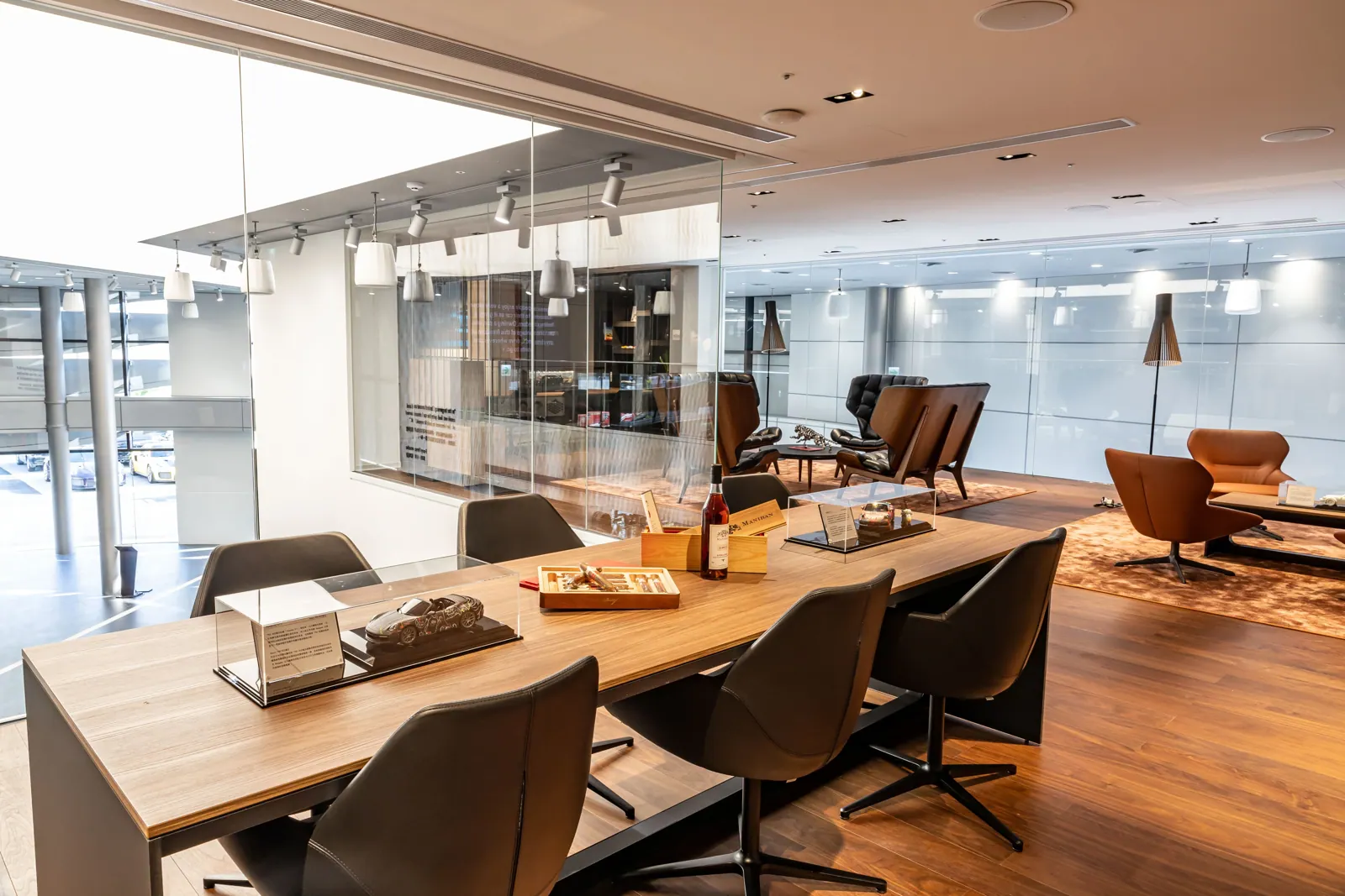Porsche Tainan — Client consultation
